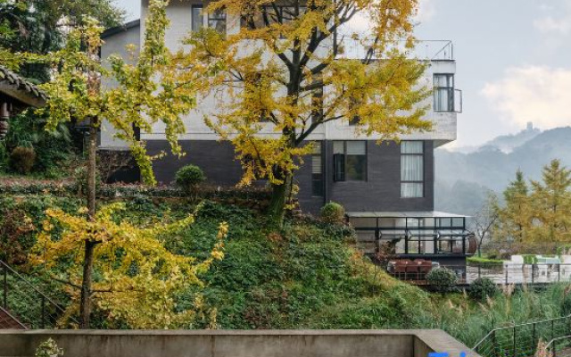 Dujiangyan Shili Mountain Jing Private Tang Hot Spring Resort Hotel (Qingchengshan Branch)