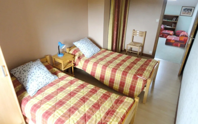 House With 2 Bedrooms in Saint-laurent-la-roche, With Enclosed Garden