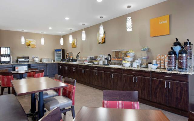 Comfort Suites Terre Haute University Area