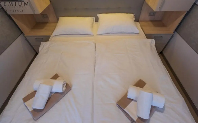 Charming Two-bedroom Mobile Homes Drage