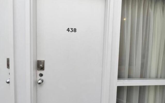 438/247 entire 1BR exHotel Room in the heart of city