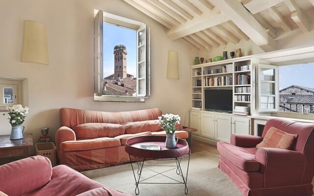 Isabella by Vacation in Lucca