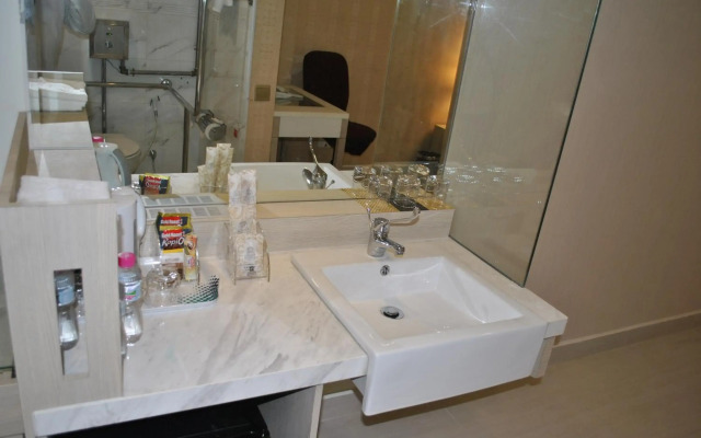 Jayleen Clarke Quay Hotel
