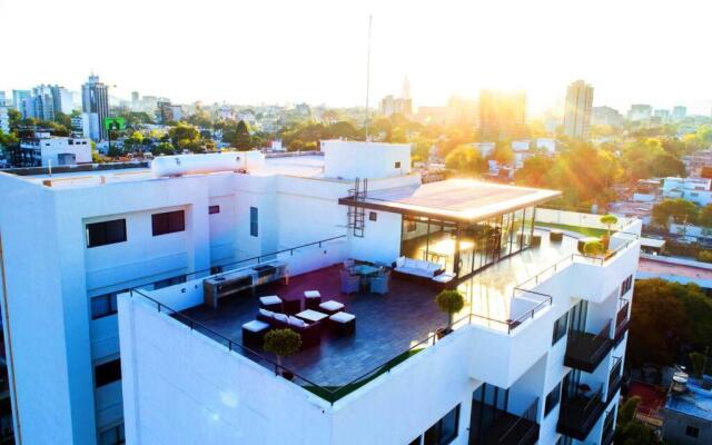100MB Apt with Rooftop & Swimming Pool