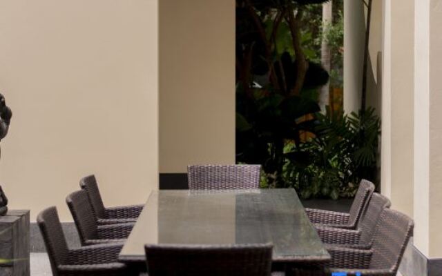 PhuTara 1700 sqm 6-bedroom Luxury Pool Villa