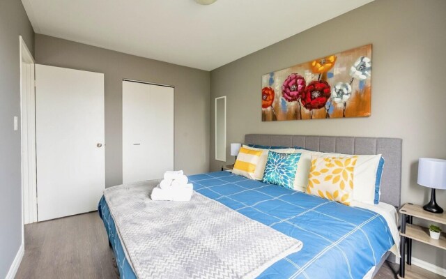 2BR Apt w King Bed and Netflix- Prime Location