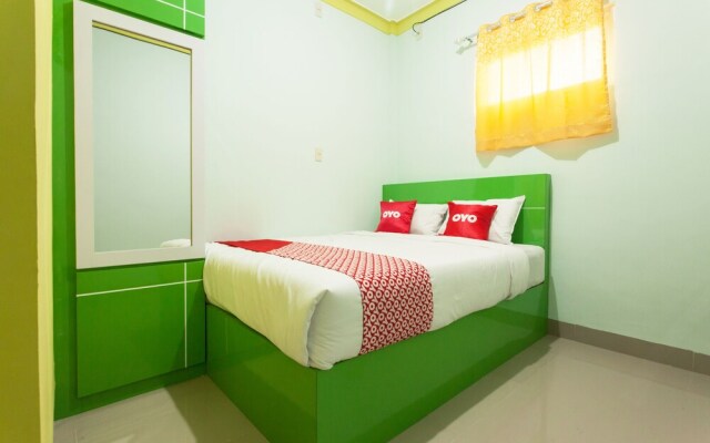 Dinda Residence by OYO Rooms