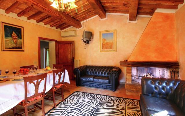 Rustic Villa with Private Pool near Montepulciano