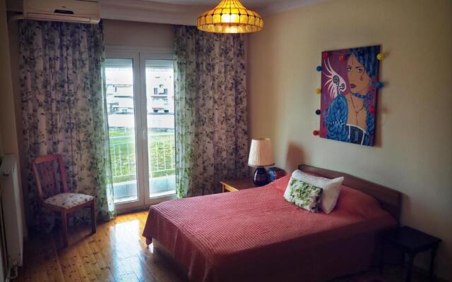 Sunny apartment near the center