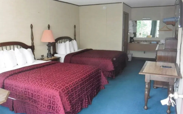 Colonial Mountain Inn