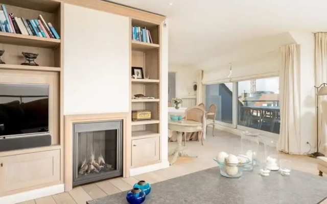 Stunning Penthouse With Free Parking and sea View