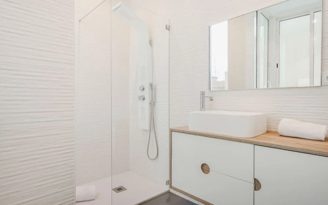 Bright Apartment near 28 Tram Line, Lisbon