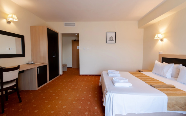Hotel Oxford Inn & Suites