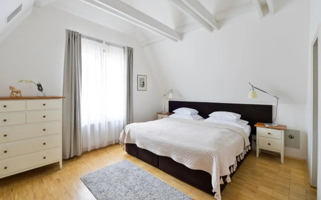 Eclectic Loft Royal Way