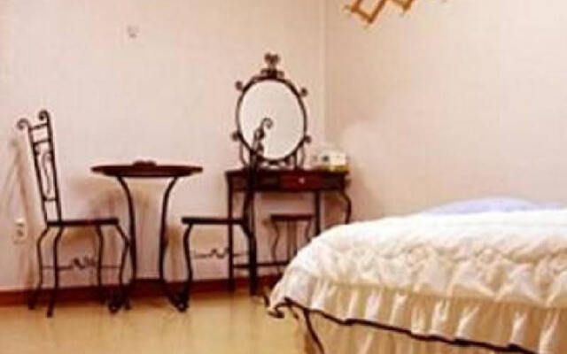 Goodstay Phoenix Spa Hotel