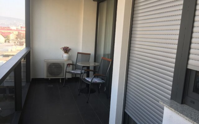West Side Gallery Apartments