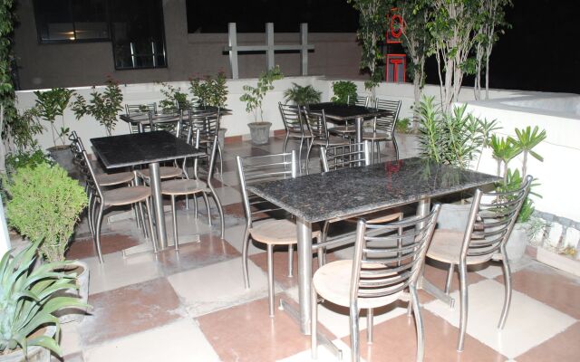 Hotel Moon Light Bhimtal