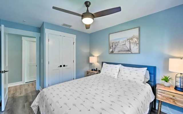 Walk to Beach: Getaway w/ Pool in Naples!