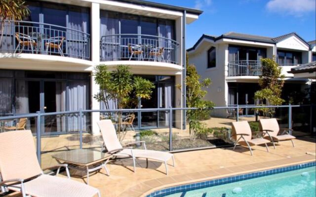 DeLorenzo's Studio Apartments