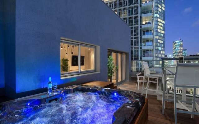 3BR Penthouse on Rothschild by HolyGuest