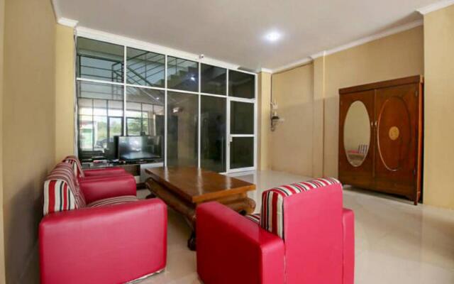RedDoorz near Hartono Mall Solo