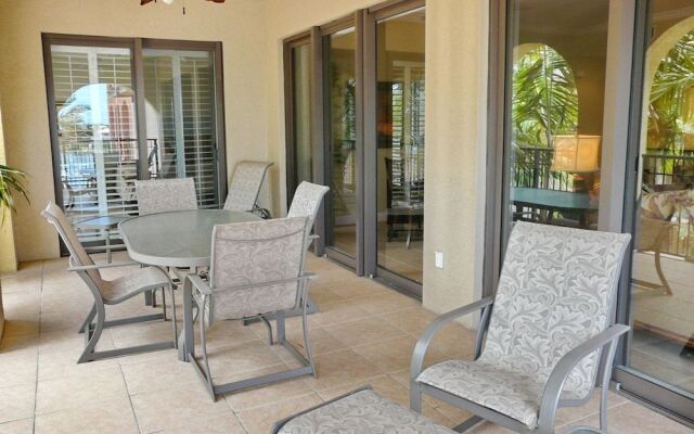 Luxurious Esplanade Condo Overlooking bay