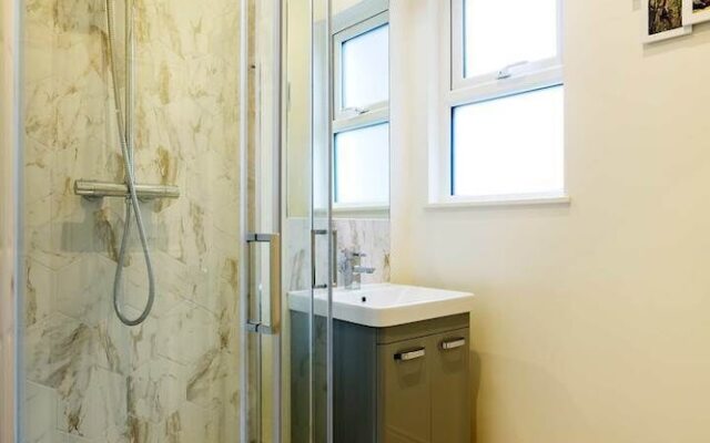 Peaceful by Fulham Palace