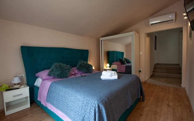 Five bedroom villa Emily with pool
