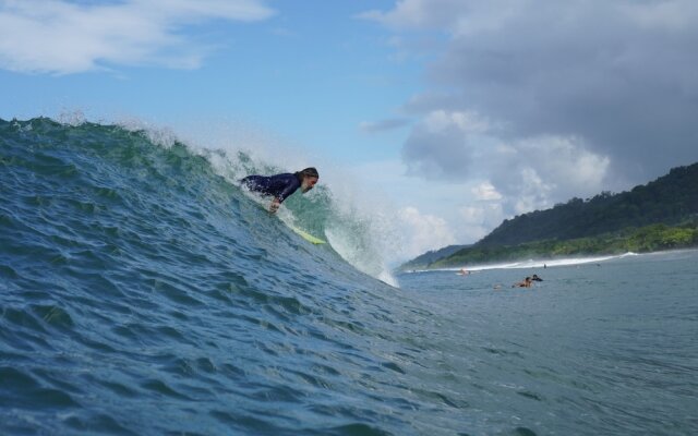 Don Jons Lodge -Surf & Yoga