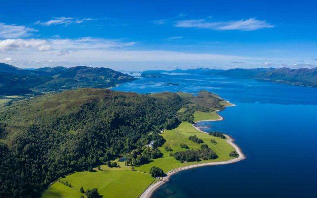 Little Fox Lodge Hideaway Glencoe - 5 Star with Hot Tub overlooking Loch Linnhe