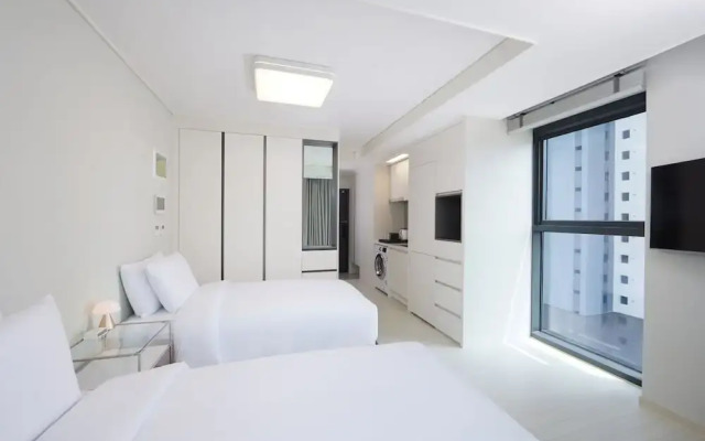 Shift Door Residence Hari