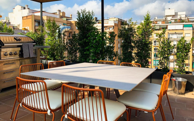 Incredible 2BR Penthouse with Urban Rooftop Garden