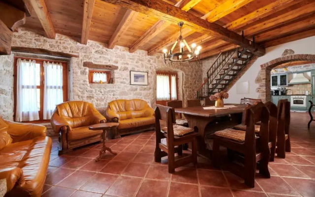 Holiday Home Tamaris With Pool in a Village Near Visnjan