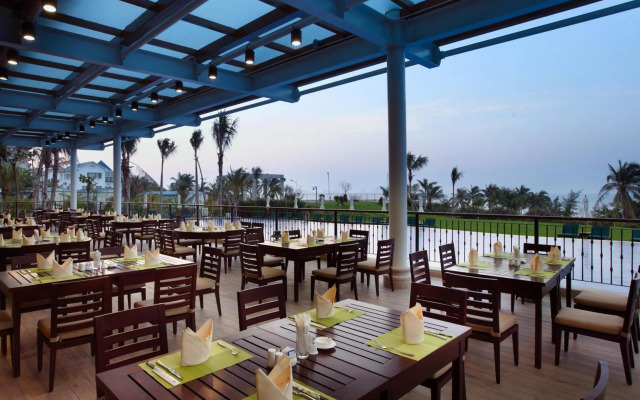 Sanya Seacube Holiday Hotel