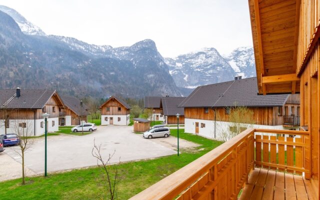 Luxury Chalet in Obertraun With Pool