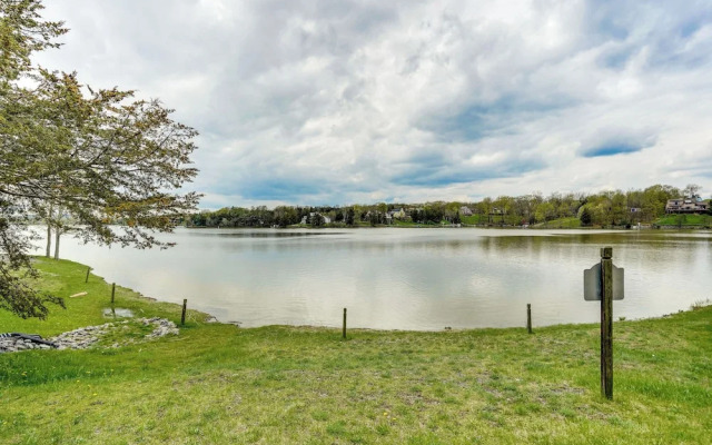 Stunning Lake & Mtn Views: Cozy Catskills Cabin!