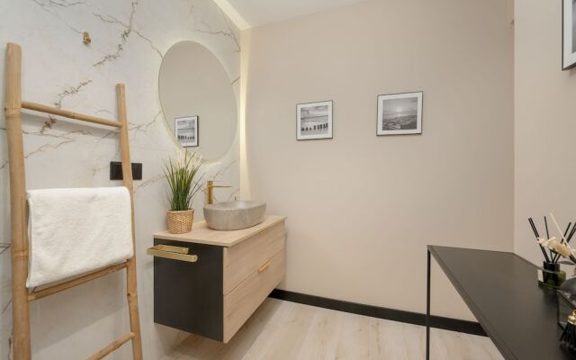 Zielińskiego Apartment by Renters