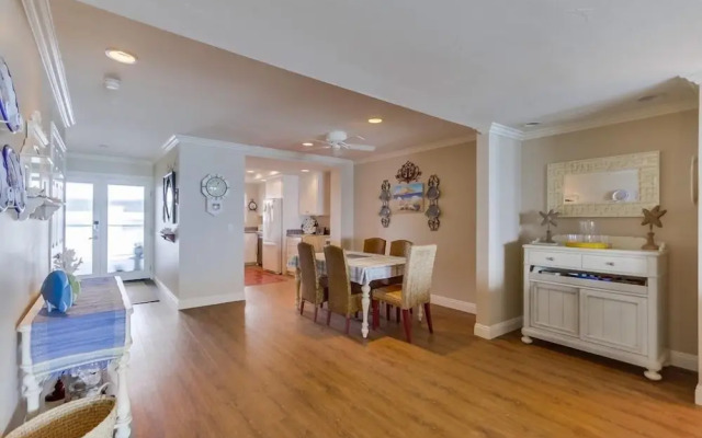 Work-Friendly Oceanfront Condo with Pool and Spa Access SURF25 by RedAwning