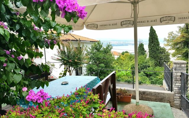 Spacious Apartment With Terrace in Opatija