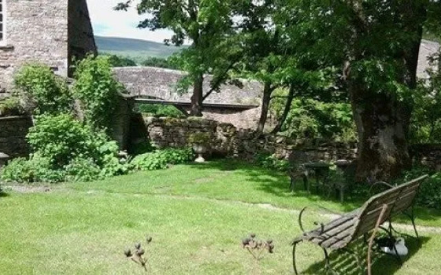 Riverside B & B