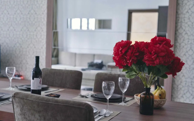 Regalia Residence @ KLCC View Sky Pool by KC