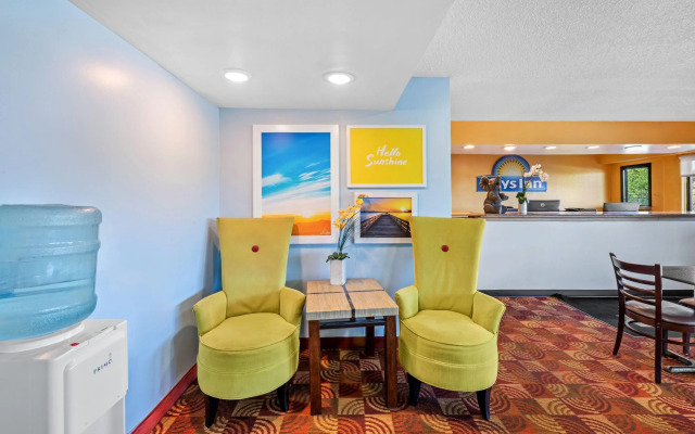 Days Inn by Wyndham Independence