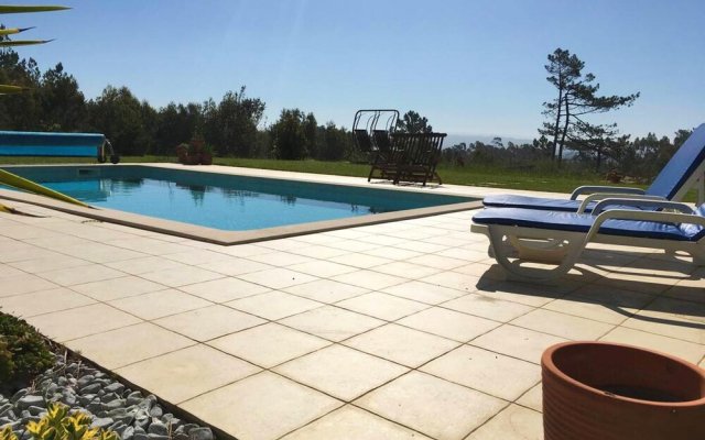 Studio in Serra do Bouro, With Pool Access, Enclosed Garden and Wifi -