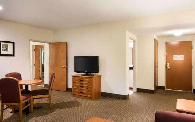 Comfort Inn & Suites LaVale - Cumberland
