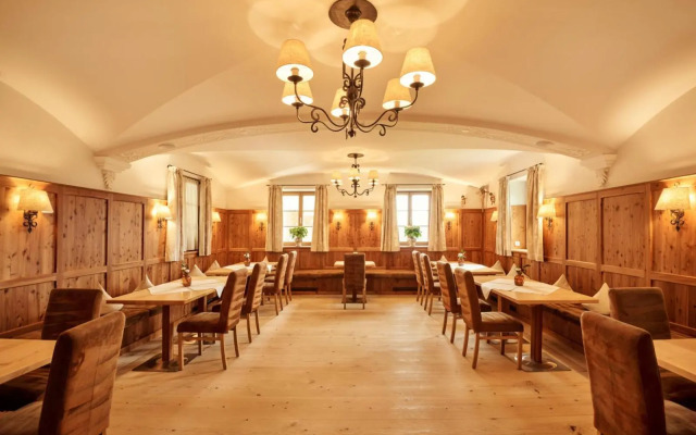 Hotel Auf der Gsteig GmbH