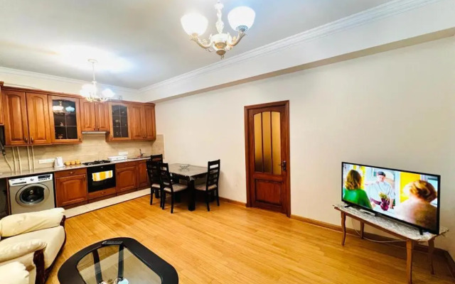 New Luxury 2 Bedroom + Balcony By Republic Square