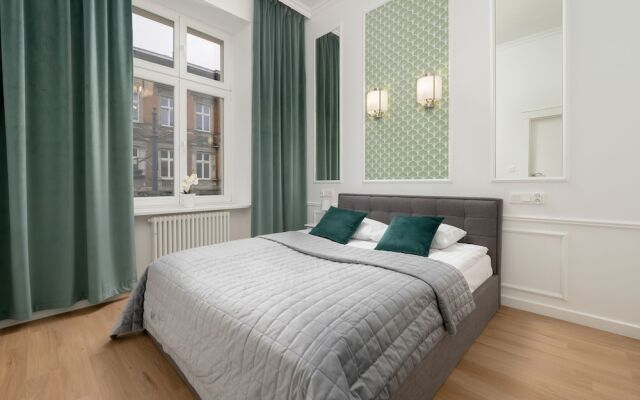 Green Apartment Piotrkowska by Renters