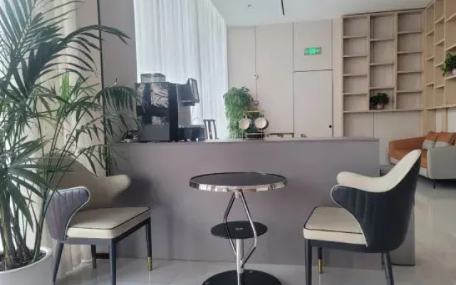 Linyi Baihong Jintang Business Hotel