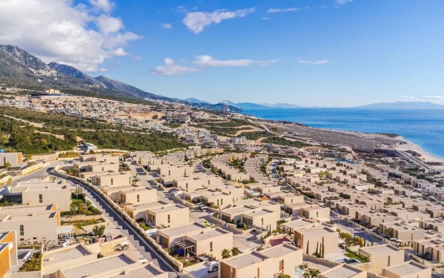 Seaside Retreat Green Coast