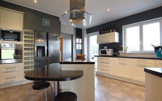 Luxurious Villa in Wibrin Ardennes with Pool
